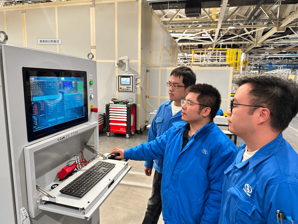 上汽集團(tuán)技術(shù)攻關(guān)項(xiàng)目榮膺上海市重點(diǎn)產(chǎn)品質(zhì)量攻關(guān)成果，引領(lǐng)行業(yè)技術(shù)開發(fā)新標(biāo)桿